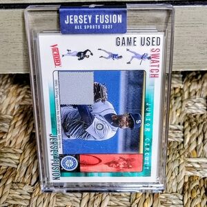 Ken Griffey Jr. Jersey Fusion 2021 Game-Used Swatch Card | Seattle Mariners | Vi